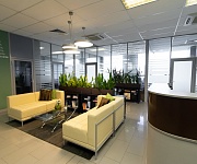 Офисное помещение: высокие потолки, большой шаг колон, смонтированные точки подключения компьютерных и телефонных сетей